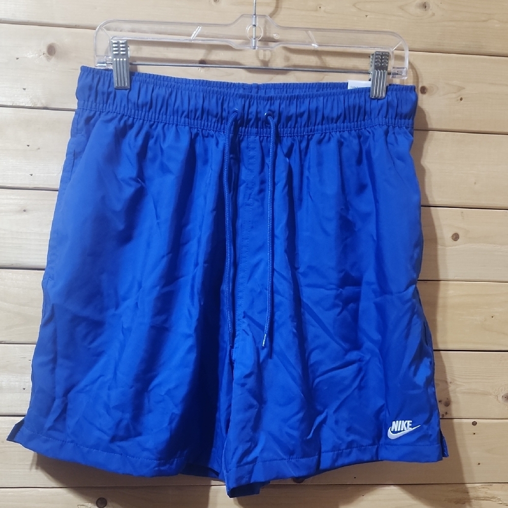 Nike Standard Fit Shorts Size Medium NWT  Inseam 15in